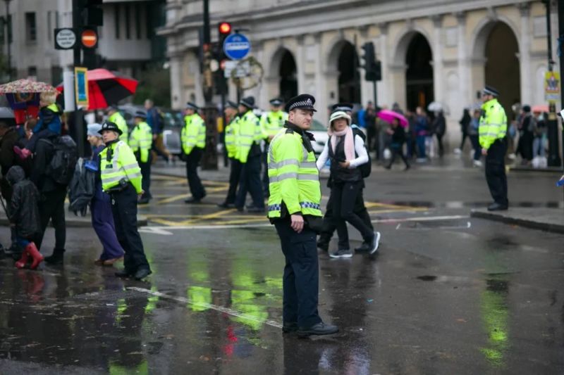 DM柔软亲肤多颜色反光执勤雨衣，告别雨天闷热，更安全更舒适
